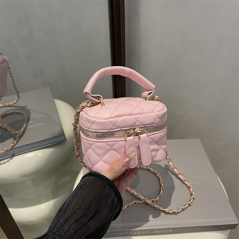 Geantă de damă 2025 cu broderie, capacitate mare, model quilted în diamant, curea/lanț pentru umăr