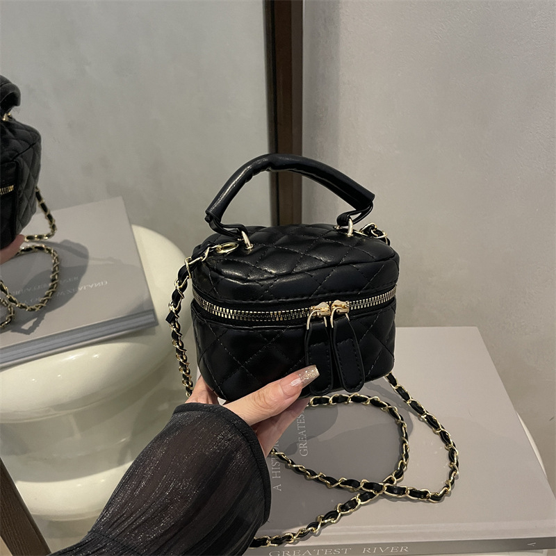 Geantă de damă 2025 cu broderie, capacitate mare, model quilted în diamant, curea/lanț pentru umăr