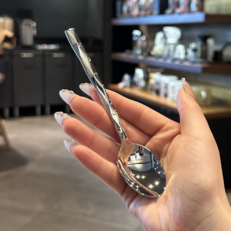 Noul set de tacâmuri din oțel inoxidabil, cu formă diamant, pentru uz hotelier și casnic, cu cuțite îngroșate, furculițe și linguri