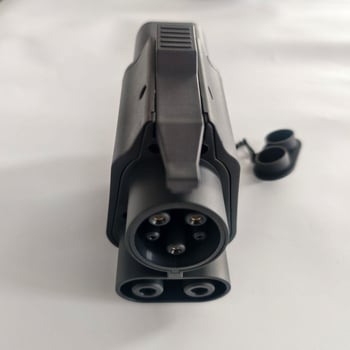 Adaptor pentru stația de încărcare a vehiculului electric, Europa către SUA CCS2–CCS1, convertor integrat