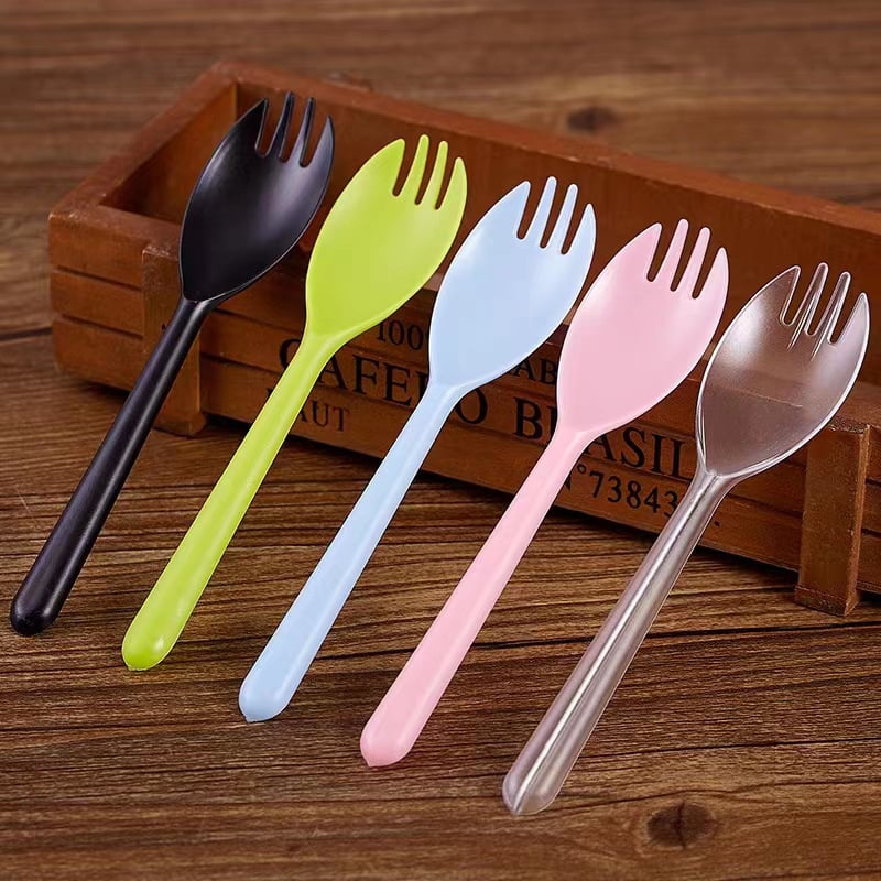 Tacâmuri din plastic de unică folosință pentru fructe și deserturi, ambalate individual