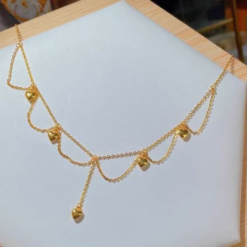 Colier din dantelă auriu, cinci inimi, lungime reglabilă 21–50 cm