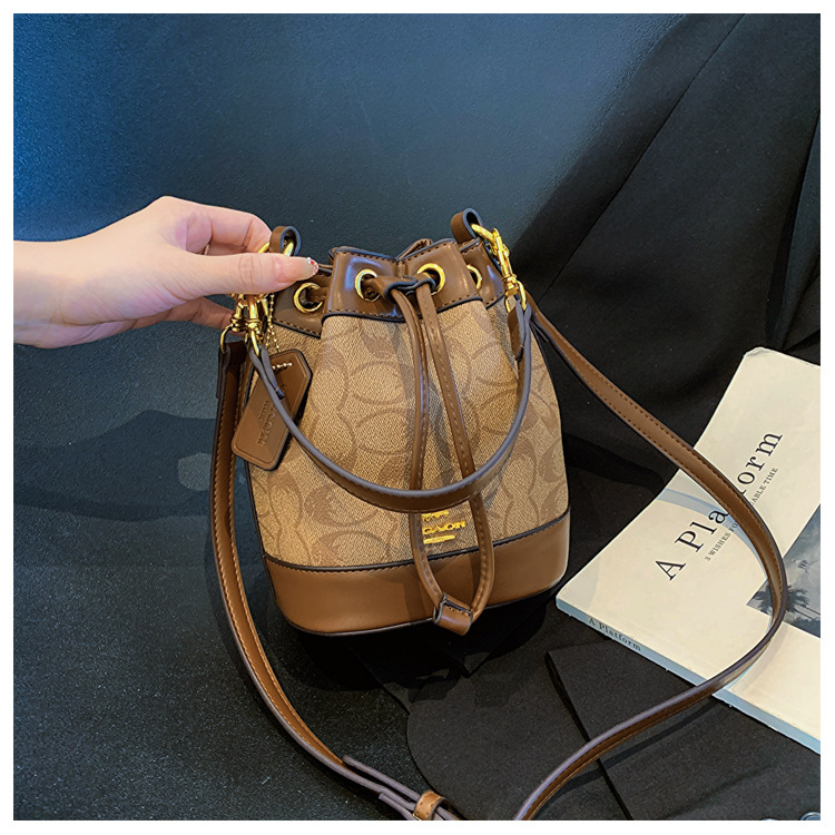 Geantă bucket pentru femei din PU, imprimeu, mică, model nou 2025, crossbody cu șnur, textură premium
