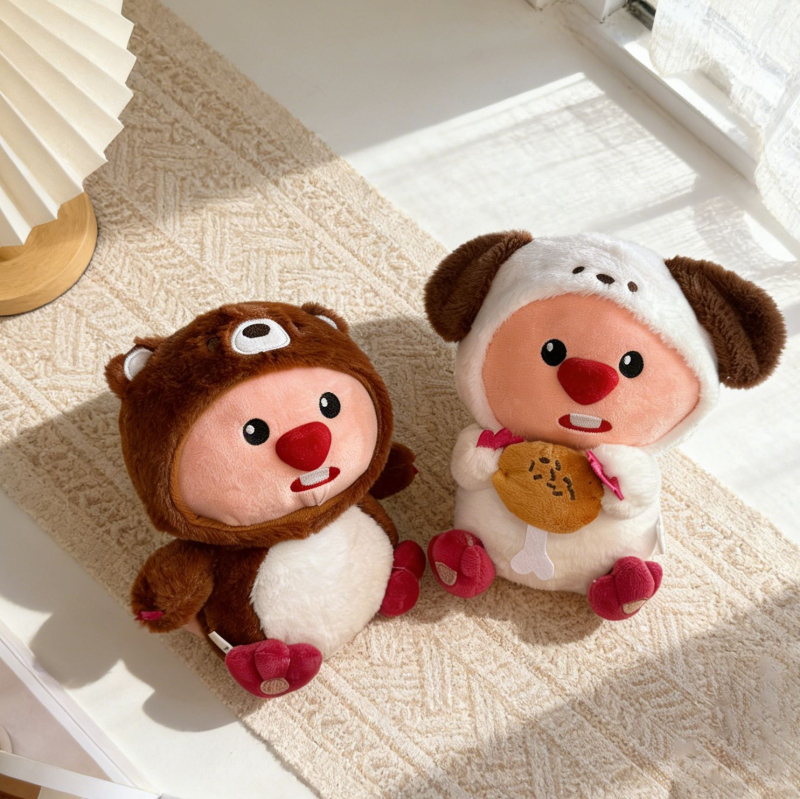 Малка видра плюшена играчка с качулка и Ruby възглавничка