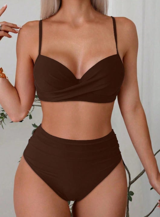 Costum de baie două piese, culoare uni, cupe preformate cu sârmă subțire și bretele subțiri încrucișate