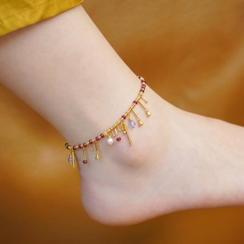 Gleznă placată cu nuanţă aurie, zircon roșu, perlă şi zircon albastru, design de nișă, clasic şi modern, versatil pentru purtare zilnică