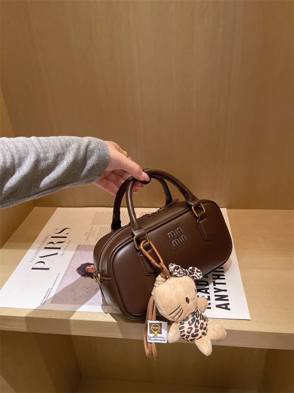 Geantă Boston din piele naturală, mică pătrată, crossbody pentru femei, primăvara 2026