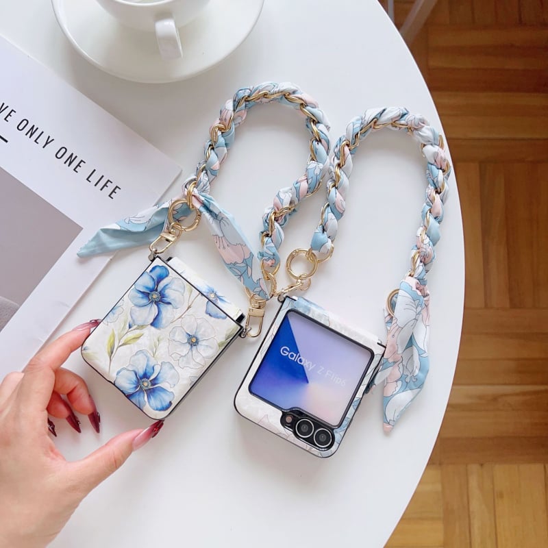 Carcasă de telefon în stil național, gradient floral, pentru Samsung Galaxy Z Flip7/5 și Z Flip6/4 – două în unu, realizată manual, din piele sintetică, cu fular de mătase pentru ținere