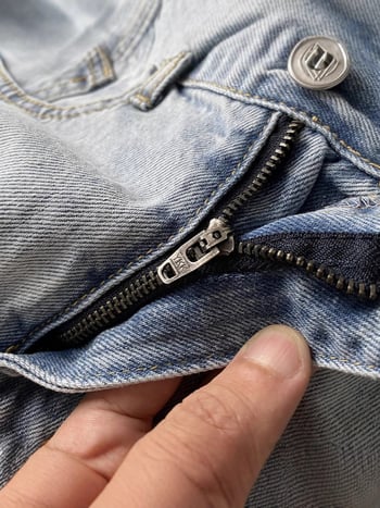 Blugi pentru bărbați cu spălare stone-washed și efect rope-dyed, culoare deschisă, croială americană lejeră, drept și ușor conici, pentru primăvară și toamnă