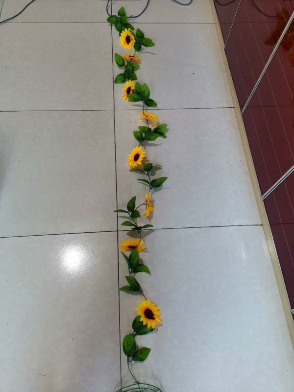 Lanț cu floarea-soarelui pentru decorarea aer condiționat, plante verzi, liane de floarea-soarelui, flori artificiale, flori din plastic lucrate manual.