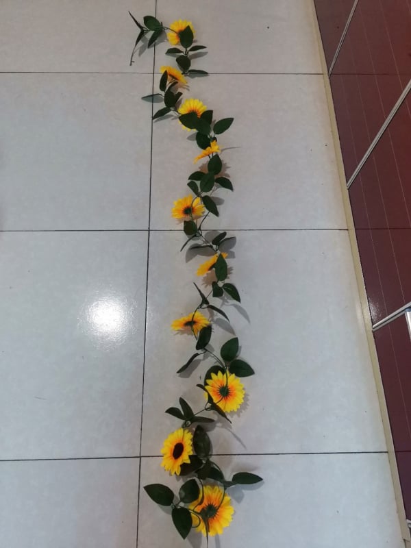 Lanț cu floarea-soarelui pentru decorarea aer condiționat, plante verzi, liane de floarea-soarelui, flori artificiale, flori din plastic lucrate manual.