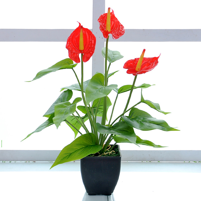 Bonsai artificial Calla Lily în ghiveci din plastic — plantă decorativă de interior
