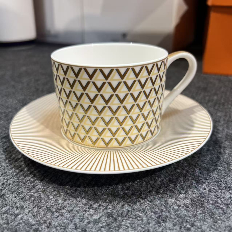 Set cafea în stil european, seria alfabet, din porțelan osos, cu o cafetieră, două cești și două farfurioare, pentru ceaiul de după-amiază, lux ușor, cadou practic