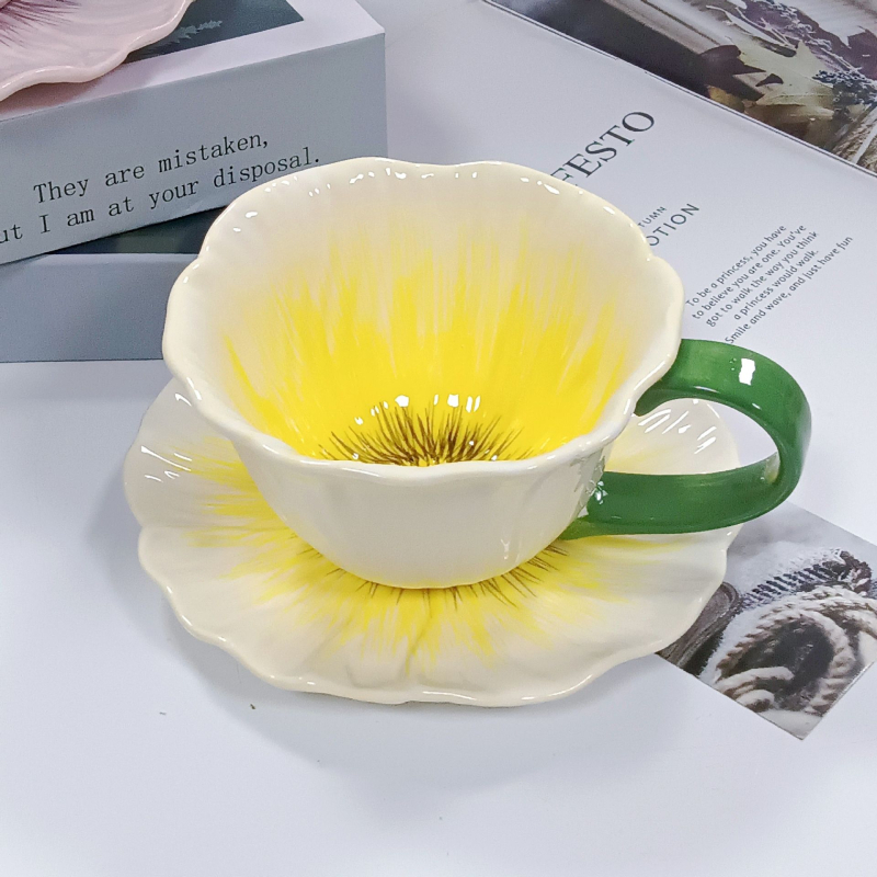 Set ceramic pentru cafea cu ceașcă și farfurie, farfurie de desert și farfurie pentru fel principal, model cu maci, stil retro ușor luxos, set în cutie cadou
