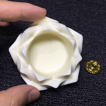 Suport pentru bețișoare de tămâie cu motiv lotus, inserție din cupru, 7 × 4,1 cm, lemn Bodhi și nucă de cocos