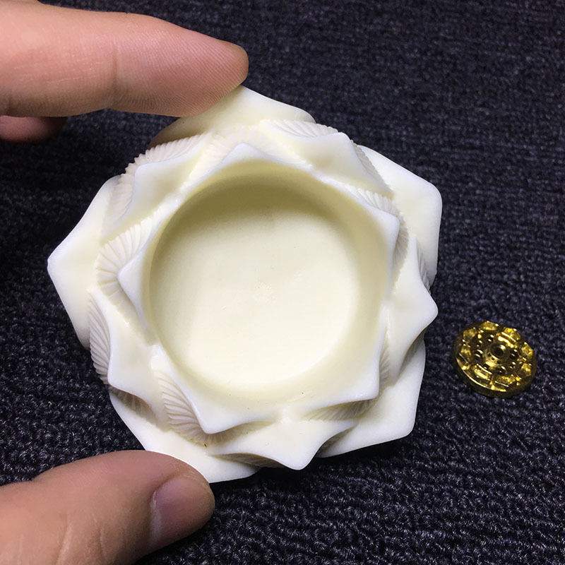 Suport pentru bețișoare de tămâie cu motiv lotus, inserție din cupru, 7 × 4,1 cm, lemn Bodhi și nucă de cocos