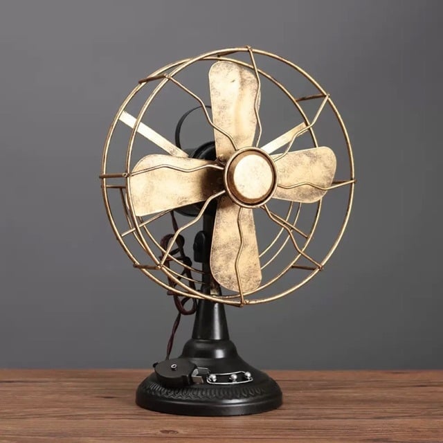 Figurine decorative vintage: modele nostalgice ale gramofonului vechi, radioului, aparatului foto și telefonului