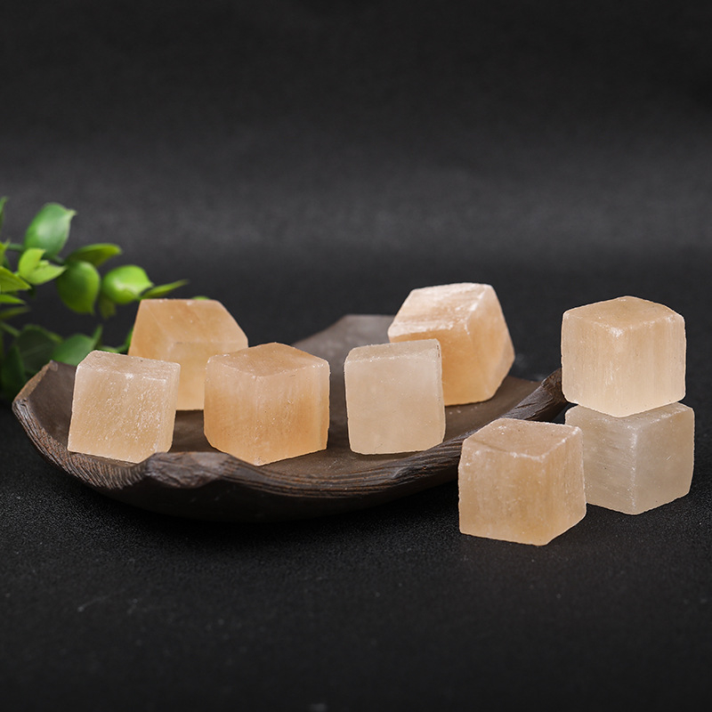 Piatră naturală marocană din ghips translucid – ornament cub și specimen mineral
