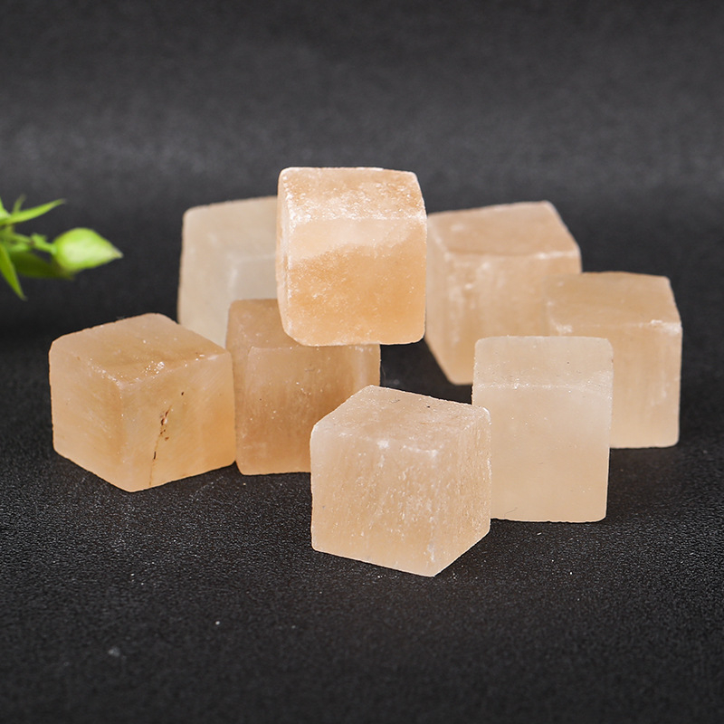 Piatră naturală marocană din ghips translucid – ornament cub și specimen mineral