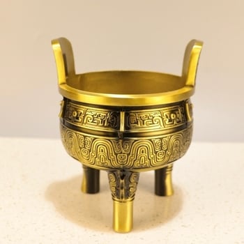 Ornament tripod din cupru, gravat, turnat și lustruit