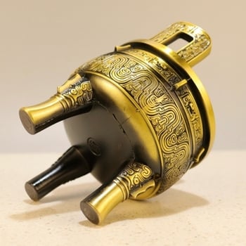 Ornament tripod din cupru, gravat, turnat și lustruit