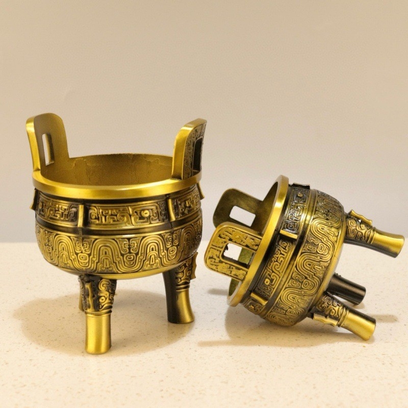 Ornament tripod din cupru, gravat, turnat și lustruit