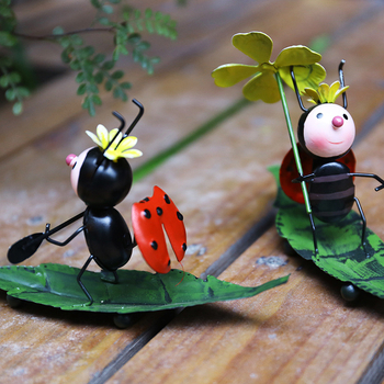 Ornament metalic pentru grădină – Buburuza, figură decorativă pentru casă