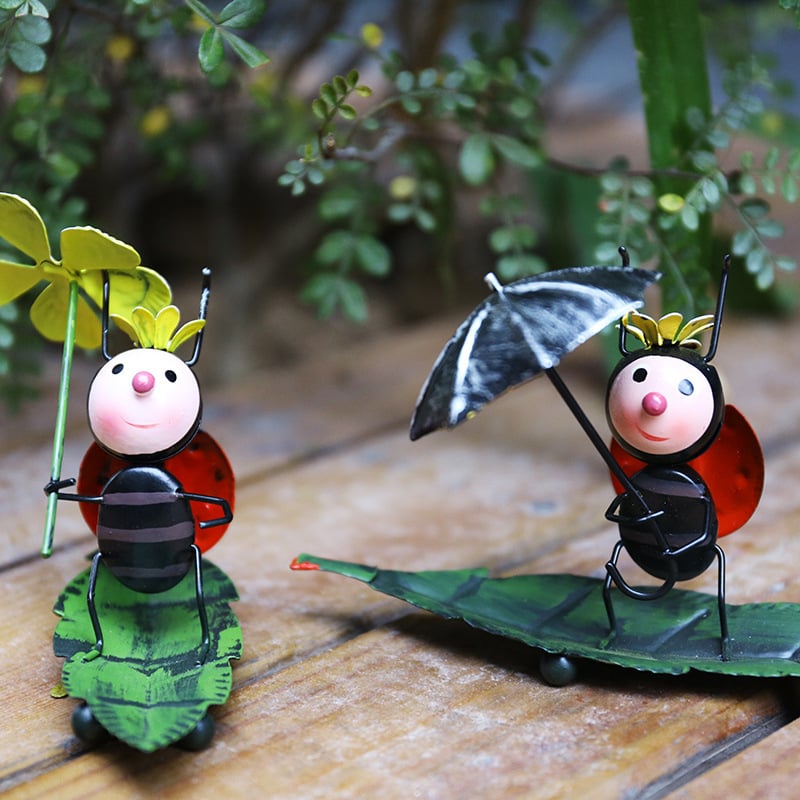 Ornament metalic pentru grădină – Buburuza, figură decorativă pentru casă