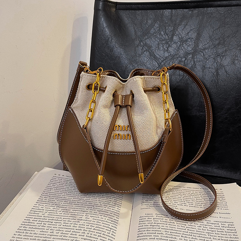 Geantă bucket cu lanț pentru femei, patchwork din in, mică, pentru umăr sau crossbody, primăvară 2026