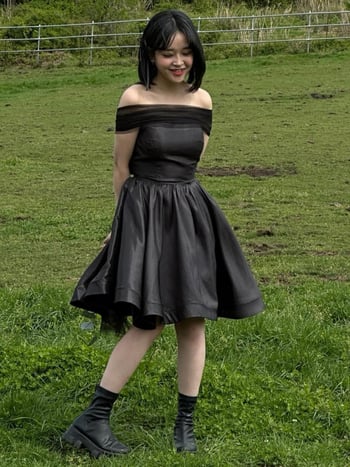 Rochie de seară în stil coreean, tafta neagră, fără bretele, off-shoulder, croială simplă și elegantă, fustă puff, rochie de mireasă ușoară pentru femei, ideală pentru fotografii de călătorie.