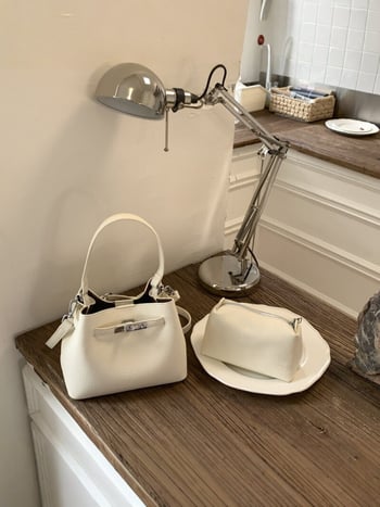 Geantă de mână cu cataramă, stil lux ușor, geantă pentru umăr tip găleată pentru femei, model 2026, crossbody versatil pentru uz zilnic