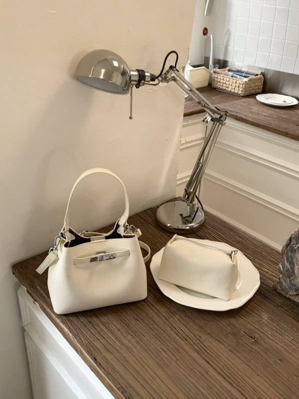 Geantă de mână cu cataramă, stil lux ușor, geantă pentru umăr tip găleată pentru femei, model 2026, crossbody versatil pentru uz zilnic
