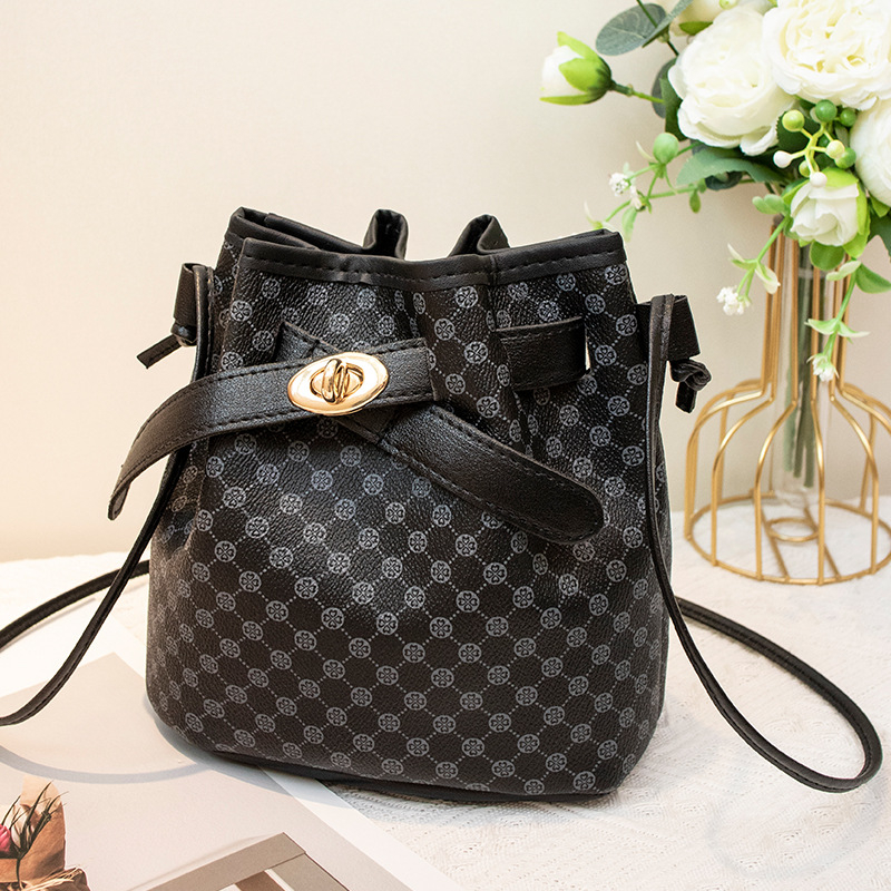 Geantă bucket retro clasică, mică crossbody din PVC, închidere cu șnur