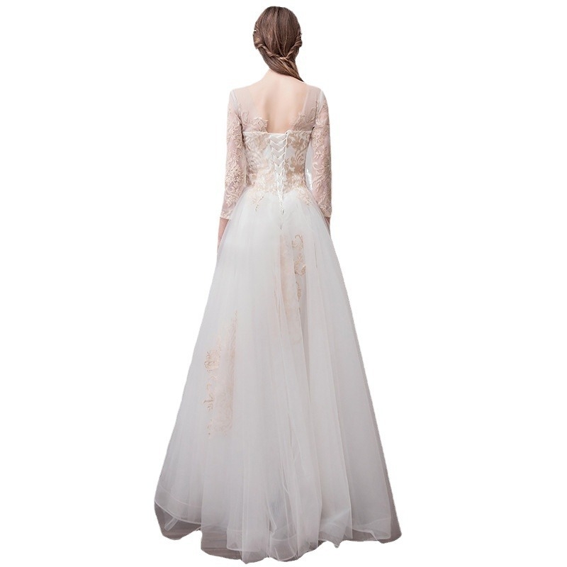 Rochie de mireasă ușoară în stil pădure, nouă colecție 2026, stil franuz-minimalist, până la podea, mâneci lungi, pentru ședințe foto în aer liber