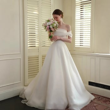 Rochie de mireasă în stil franțuzesc, lungă până la podea, decolteu pe un umăr, organza satin, tren lung, model nou 2026, textură de înaltă calitate