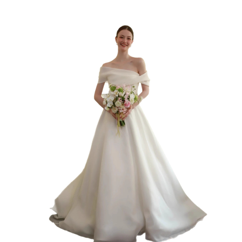 Rochie de mireasă în stil franțuzesc, lungă până la podea, decolteu pe un umăr, organza satin, tren lung, model nou 2026, textură de înaltă calitate