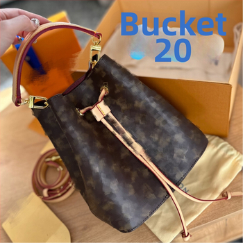 PVC vedrová kabelka so sťahovacou šnúrkou, možnosťou nosenia cez rameno a cez rameno, mini tote, dámska kabelka