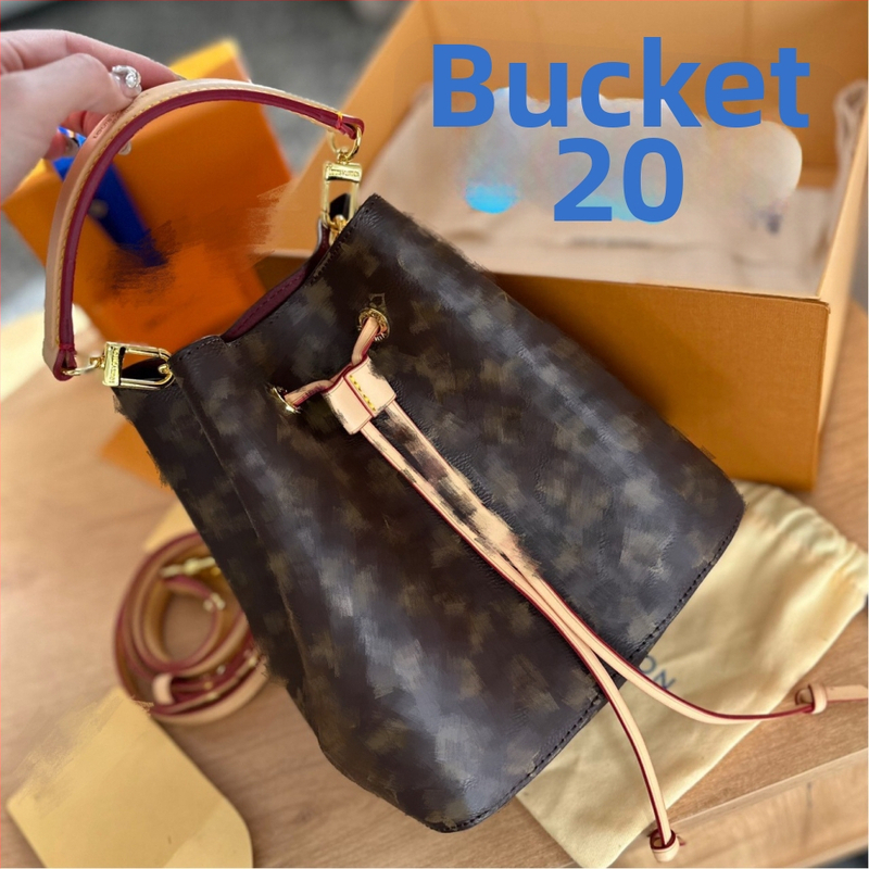 PVC vedrová kabelka so sťahovacou šnúrkou, možnosťou nosenia cez rameno a cez rameno, mini tote, dámska kabelka