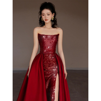 Rochie de seară roșu vin cu paiete, fără bretele, cu trenă