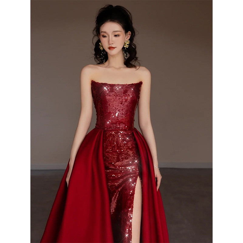 Rochie de seară roșu vin cu paiete, fără bretele, cu trenă