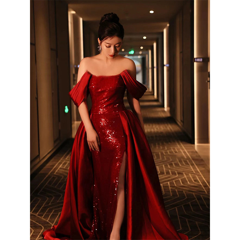 Rochie de seară roșu vin cu paiete, fără bretele, cu trenă