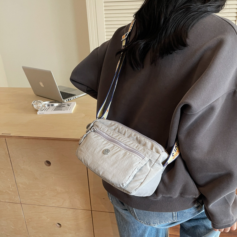 Geantă de damă din nailon, mică, ușoară, crossbody pentru telefon, design mini pătrat, ediție 2025