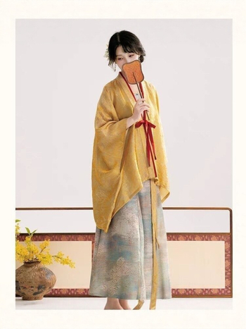Ženski Hanfu u Wei‑Jin stilu: košulja s velikim rukavima, preklopnim ovratnikom i ravnim rubom, eteričan drevni kostim za fotografiranje i putovanja