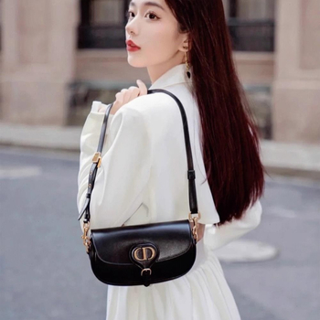 Geantă de damă tip saddle, 2025 model nou, lux ușor, senzație premium, geantă de umăr și crossbody, stil minimalist pentru utilizare zilnică