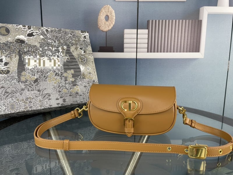 Geantă de damă tip saddle, 2025 model nou, lux ușor, senzație premium, geantă de umăr și crossbody, stil minimalist pentru utilizare zilnică