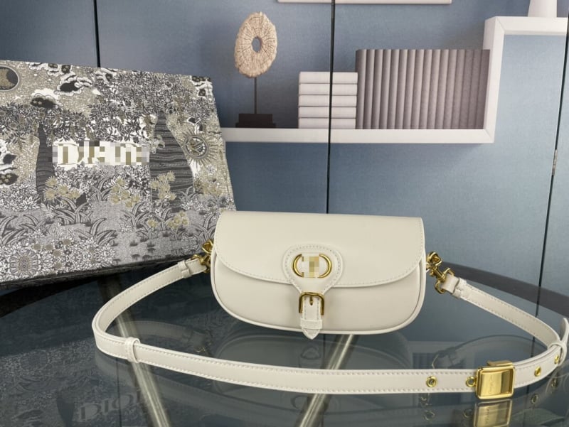 Geantă de damă tip saddle, 2025 model nou, lux ușor, senzație premium, geantă de umăr și crossbody, stil minimalist pentru utilizare zilnică