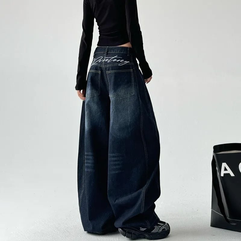 Jeansi dama talie înaltă, croială wide leg, denim, broderie cu motiv sabie curbată, stil retro american, lungime până la podea, toamna 2025