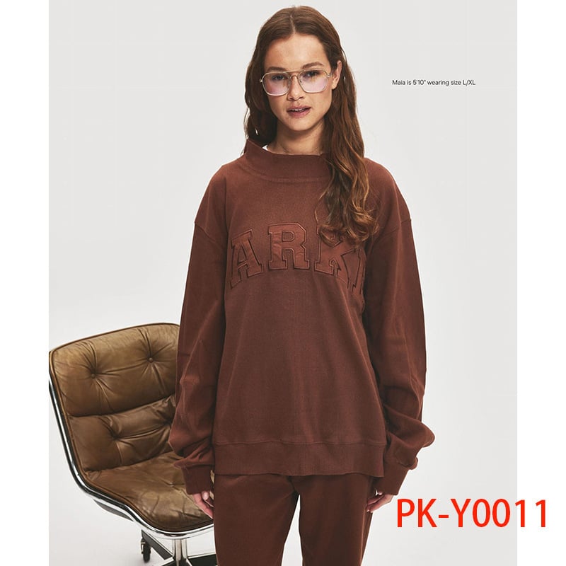 PARKE Pulover damă din bumbac cu broderie litere și patch, croială lejeră, guler mock neck, mâneci lungi, Primăvara 2025