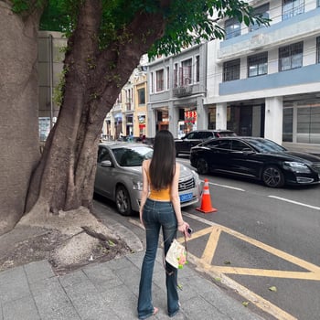 Blugi pentru femei cu inspirație coreeană, distressed vintage, microflare, talie joasă, croială slim, lungime până la podea, colecție toamnă