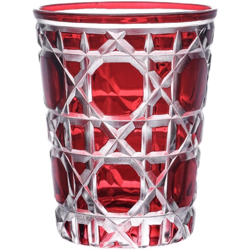 Pahar de whiskey în stil european, gravură manuală pe sticlă colorată, design vintage inspirat de curte